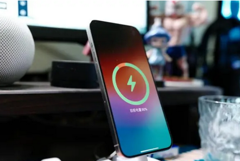 巴彦苹果15换屏服务分享用什么充电器给iPhone15充电更好 