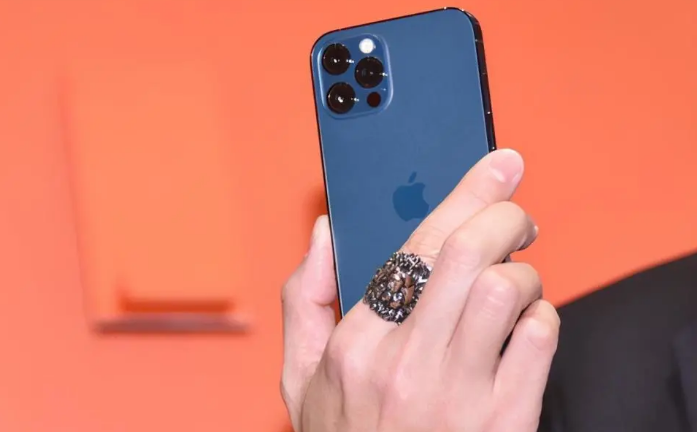 巴彦苹果手机维修分享iPhone12系列重启方法教程 